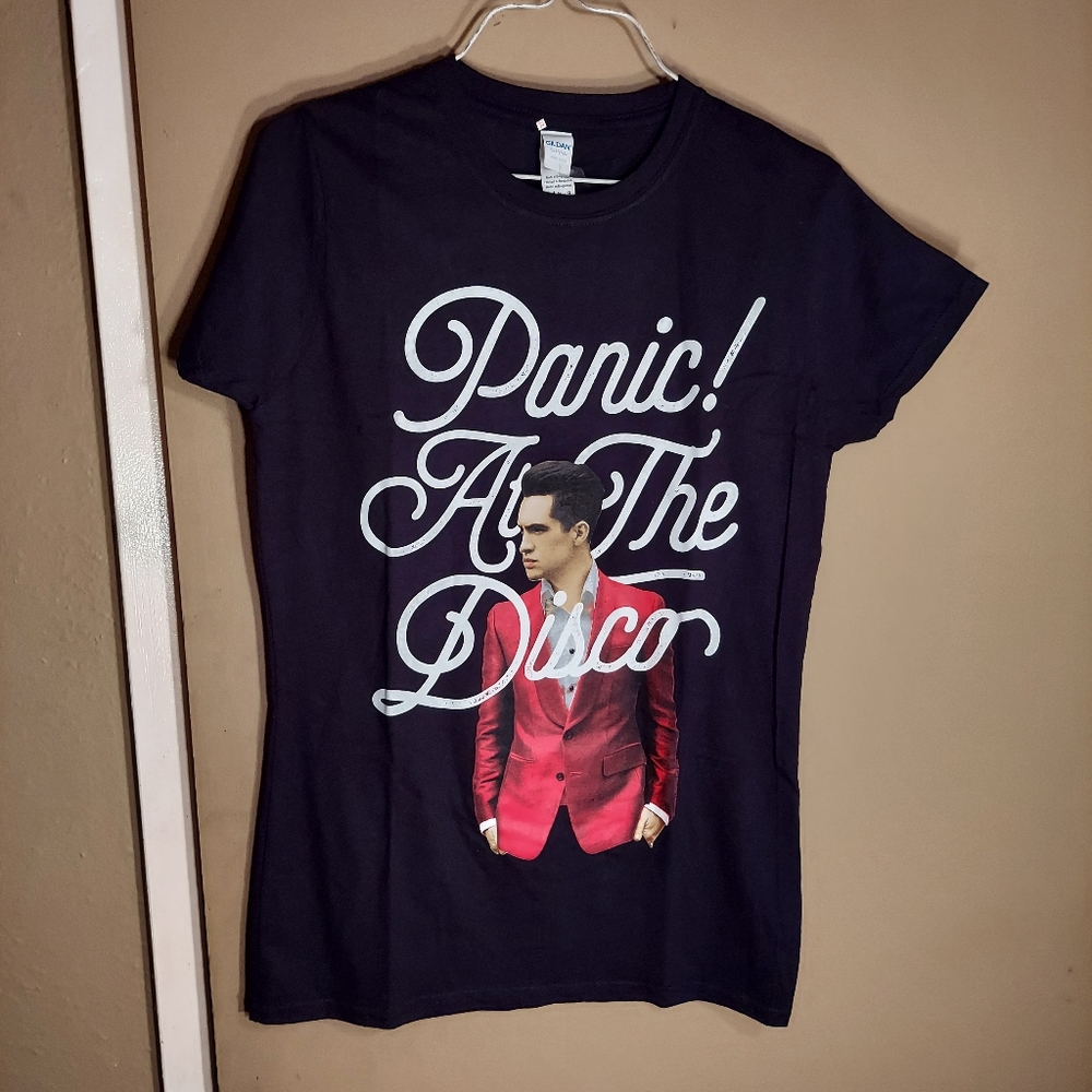 Gildan SoftStyle "Panic at The Disco" Tee. Women's Large short sleeve Tee.